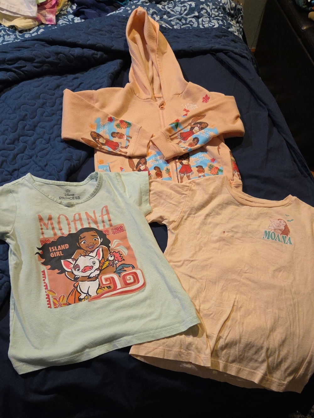 Disney Girls' Peach & Light Blue Moana Graphic Tee & Hoodie Set